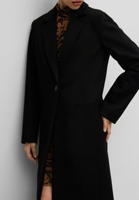 HUGO Mantel - black