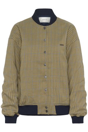 Καπιτονέ μπουφάν τύπου bomber σε κίτρινο και ναυτικό μπλε καρό σχέδιο, με ριμπ γιακά, κουμπιά με κλιπ και ελαστικά μανίκια για άψογη εφαρμογή.