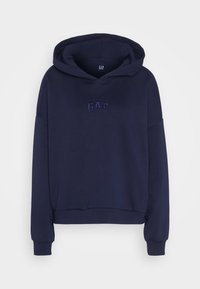 Sudadera azul marino hecha de tejido suave, con un bolsillo frontal tipo canguro, mangas largas y un logo bordado de "GAP" en el pecho.