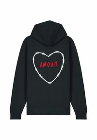 Felpa nera con un grande cuore bianco ricamato sul retro, con la scritta "AMOUR" in rosso. Tessuto morbido, vestibilità comoda.