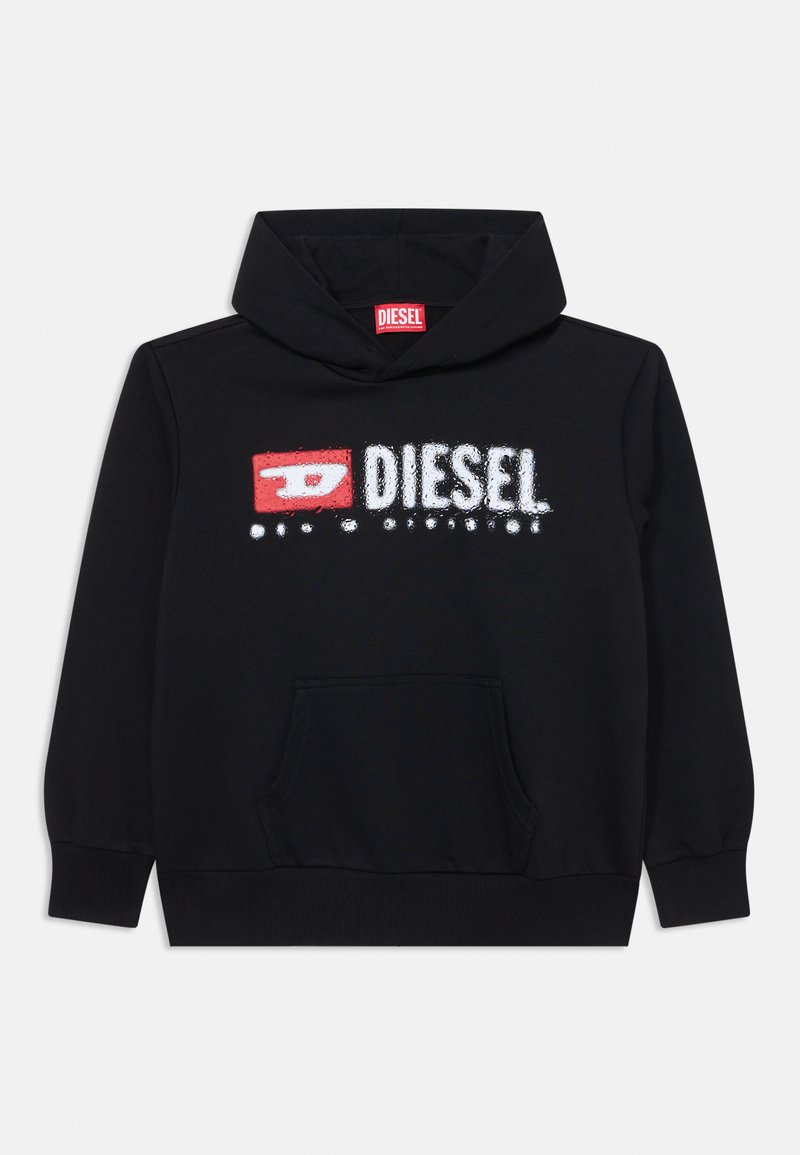 Schwarzer Hoodie aus Baumwolle, mit einer Fronttasche, gerippten Bündchen und einem grafischen Logo in Rot und Weiß auf der Brust.