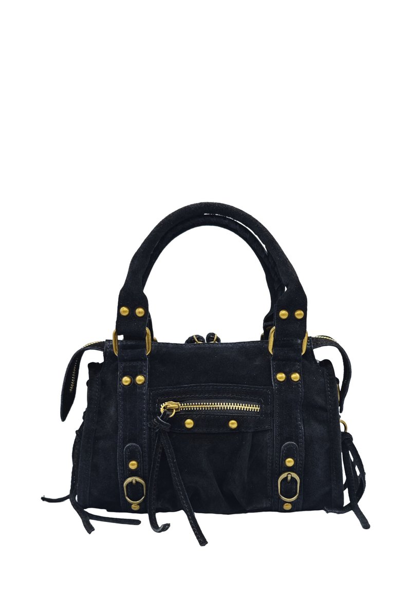 Sac à main en suède noir avec des accessoires en métal doré, double poignée ronde, poche zippée à l'avant et détails en franges sur les côtés. Présente un fond plat pour plus de stabilité.