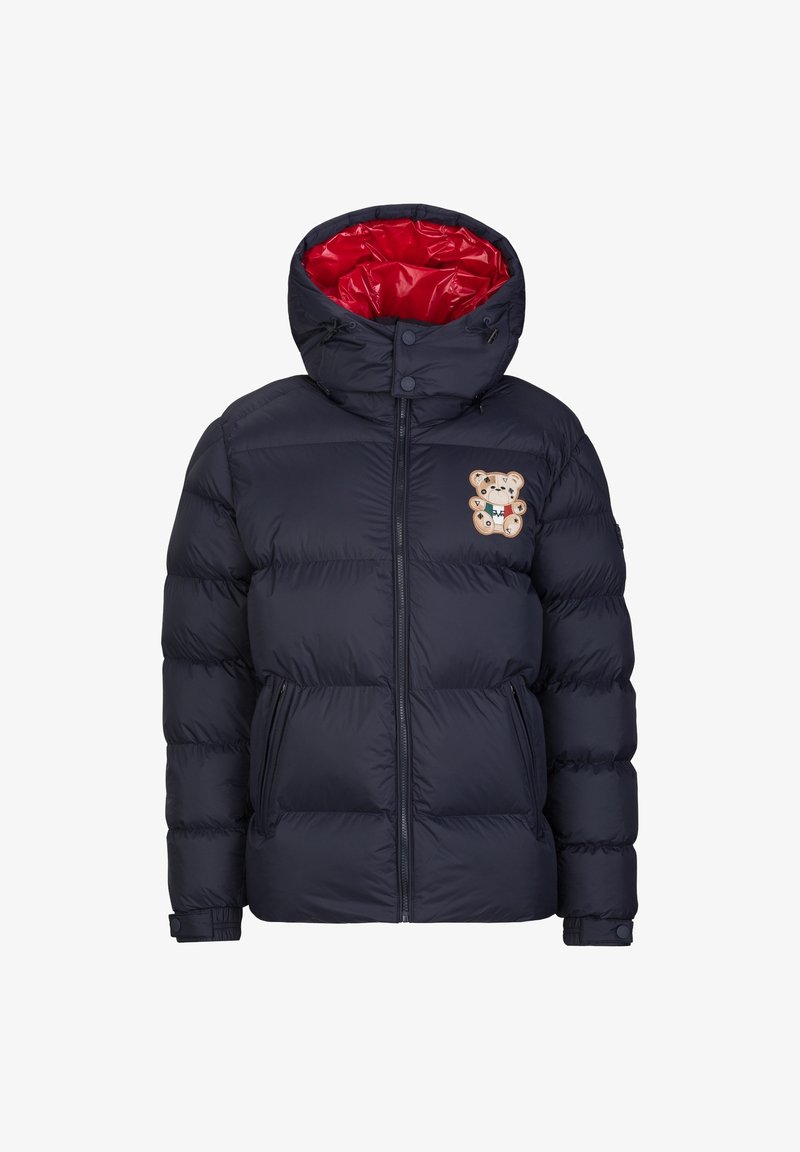 Marineblaue Daunenjacke mit rotem Innenfutter; verfügt über ein Bären-Patch auf der Brust, einen Reißverschluss und zwei Fronttaschen. Das Material ist glatt und isoliert.