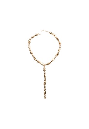 Collana d'oro con forme di perle ovali e tonde, caratterizzata da un pendente a goccia con una serie di perle più piccole. Include una chiusura a catena regolabile.
