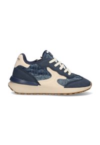 Sneaker blu navy e crema con tessuto denim, accenti in suede e suola testurizzata. Caratterizzato da lacci bianchi e un collo imbottito per comfort.