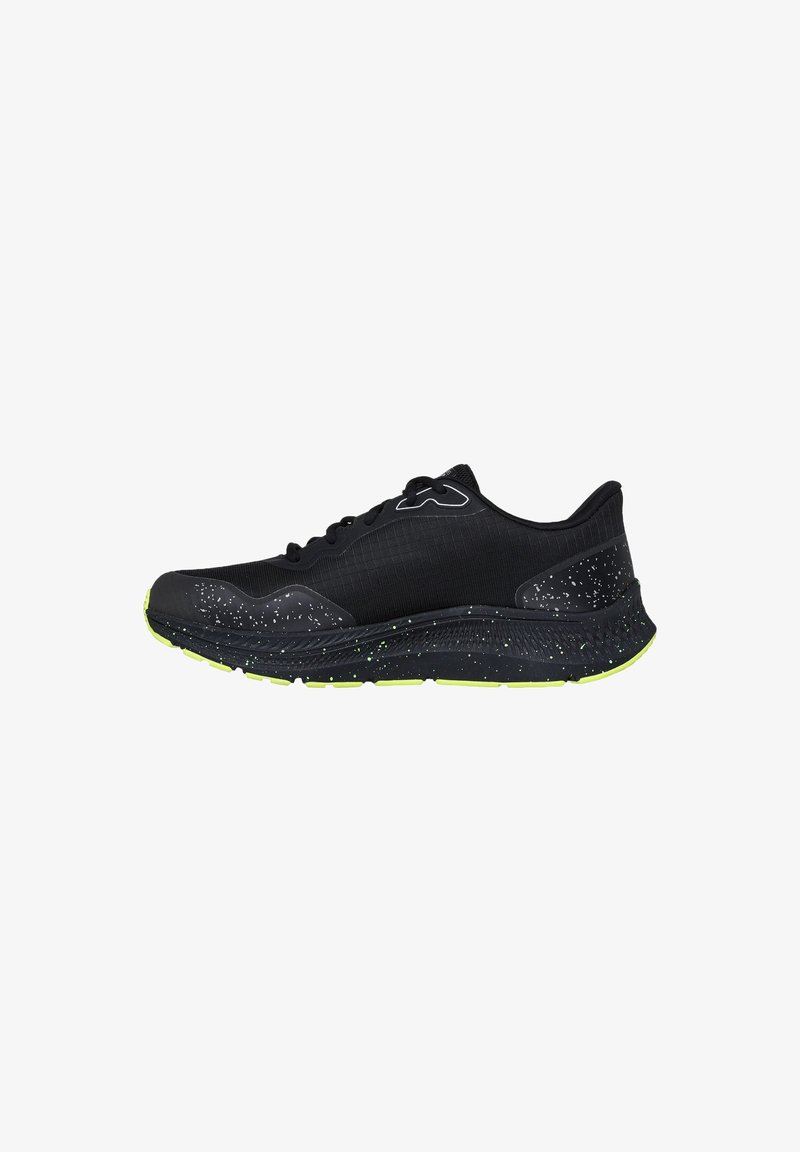 Scarpa da ginnastica nera con tomaia testurizzata, suola maculata e dettagli verde neon. Design imbottito e materiale traspirante per il massimo comfort.