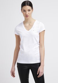 Hilfiger Denim - LEELA - Camiseta básica - classic white Imagen en miniatura 1