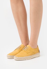 Tamaris Casual lace-ups - saffron