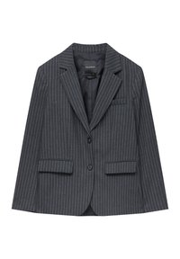 Blazer gris oscuro con rayas blancas verticales, solapas con muesca, cierre de un solo botón y dos bolsillos frontales. Textura suave, ajuste entallado.