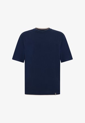 Marineblaues T-Shirt mit kurzen Ärmeln und Rundhalsausschnitt, beige Innenkragenumrandung und einem kleinen Etikett am unteren Saum.