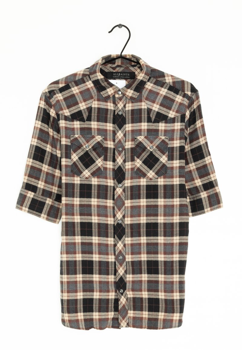 Chemise à boutons en vichy avec manches courtes, présentant un motif à carreaux noir, gris et rouge, deux poches avant et un col.