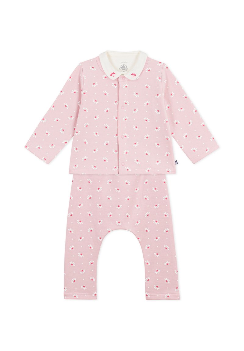 Set di pigiama per bambini rosa con motivo floreale bianco e rosso, maniche lunghe, davanti abbottonato e colletto bianco arrotondato.