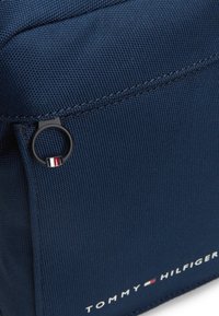 Tommy Hilfiger MINI REPORTER UNISEX - Borsa a tracolla - storm surge