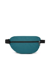 Fanny pack i blågrönt tyg med ett huvudfack som stängs med svart dragkedja och justerbart svart band. Slät textur med rundad form.