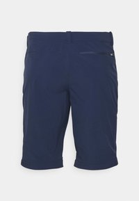 Mörkblå shorts med avslappnad passform, utrustade med en platt midjeresår, bakficka med dragkedja och uppvikta fållar för extra detalj och mångsidighet.