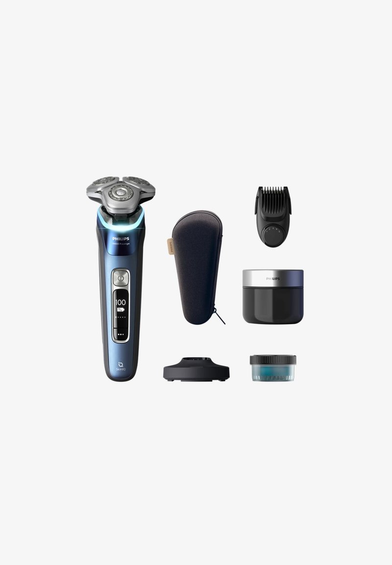 Elektrische scheerapparaat in blauw en zilver, met drie ronddraaiende koppen, een displaypaneel en een basis. Inclusief een zwarte draagtas en accessoires.