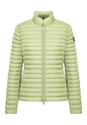Veste matelassée légère vert clair à manches longues, fermeture éclair à l'avant, col montant et écusson logo circulaire sur le haut du bras gauche.