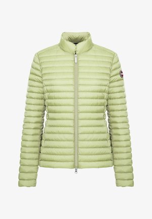Lichtgroene doorgestikte donzen jas met lange mouwen, ritssluiting aan de voorkant, opstaande kraag en een ronde logopatch op de linker bovenarm.