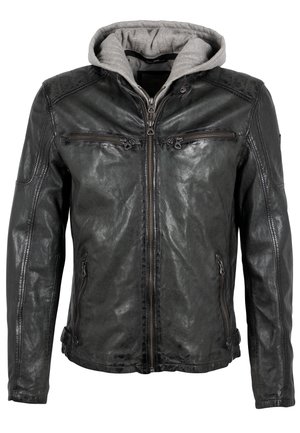 Schwarze Lederjacke mit grauem Kapuzenfutter; verfügt über zwei Brusttaschen mit Reißverschluss, zwei seitliche Reißverschlusstaschen und eine strukturierte Oberfläche.