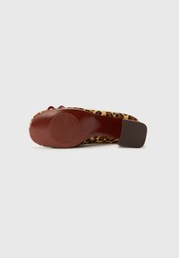 Chie Mihara MUKAI 47 - Classic heels - ante rojo/sucre rubi