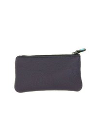 Pochette in pelle con zip di colore viola scuro, dalla texture morbida. Presenta una zip superiore con un tirante color turchese. Forma sottile e rettangolare.