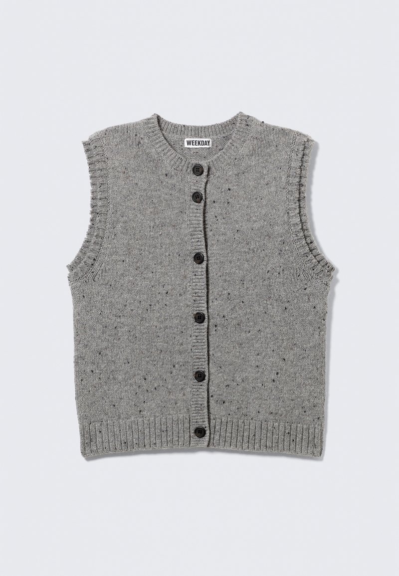 Gilet sans manches gris en maille avec boutons noirs et bords côtelés, étiqueté "WEEKDAY" au col.