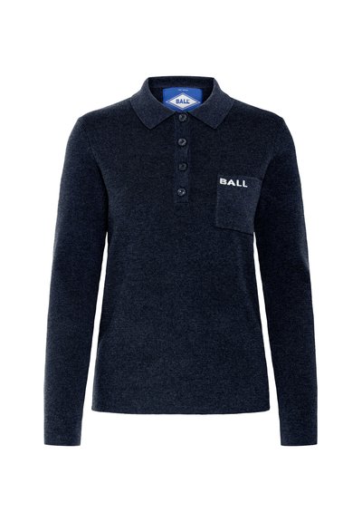 Jūras spēku garās piedurknes polo krekls, izgatavots no mīksta materiāla, ar apkakli, trim pogām un kreisās krūtīs ir kabata ar baltu izšuvumu "BALL".