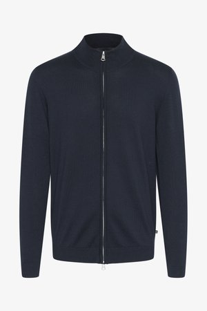 Námornícky zipsový kardigán z mäkkej tkaniny, s vysokým golierom, dlhými rukávmi a strieborným zipsom. Hladká textúra s rebrovaným lemom.