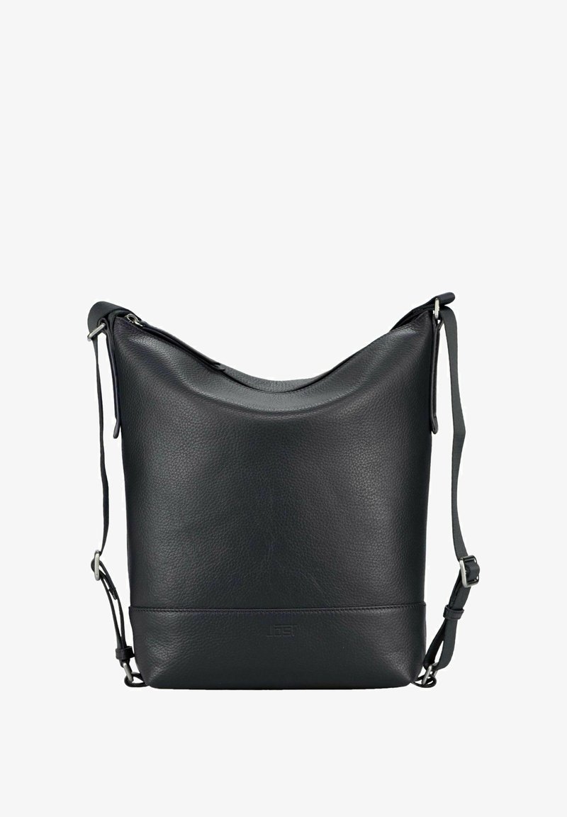 Sac à épaule en cuir noir avec une texture lisse, un design décontracté, une bandoulière réglable et une quincaillerie ton argent. Dispose d'une fermeture éclair sur le dessus.