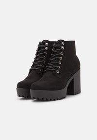 Even&Odd Wide Fit Gležnjače s vezicama - black