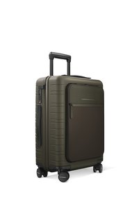 Valise rigide de couleur vert foncé avec une finition texturée, deux roues, une poignée rétractable et une poche zippée à l'avant.