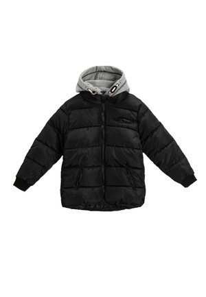 Sort dunjakke med grå hætte, lynlås, elastiske manchetter og to forlommer. Patchwork-tekstur over det hele.