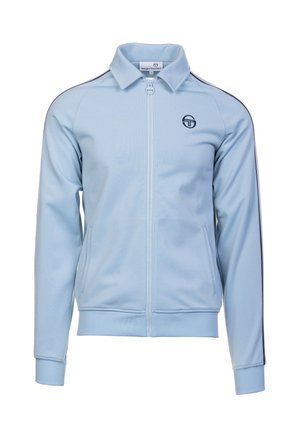 Giacca a zip azzurra in materiale liscio. Presenta un colletto alto, tasche laterali e accenti blu navy lungo le cuciture delle spalle. Logo sul petto.