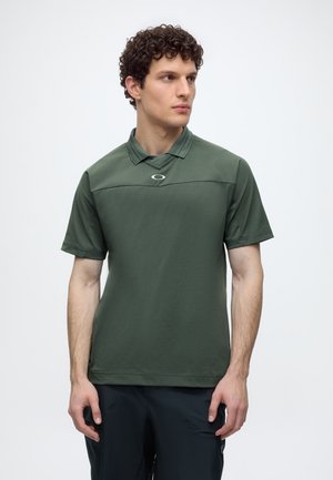 Oakley, O-SYNC PACK SKIPPER POLO 2.0 - Polo - moss green