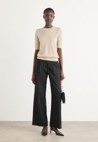 BOSS FARBELLA - Pamata T-krekls - light beige