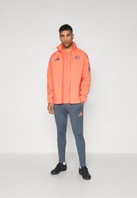 adidas Performance FCB RAIN - Klubbklær - easy coral