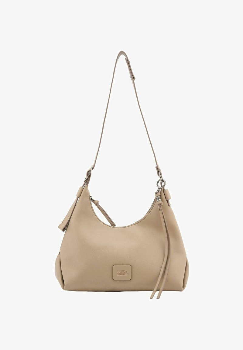 Sac à bandoulière en cuir beige avec une silhouette courbée, une bandoulière réglable, une poche zippée sur le côté et un accent logo sur le devant.