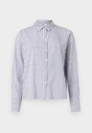 Camicia a righe con colletto, caratterizzata da sottili righe verticali blu e bianche, maniche lunghe con dettagli sui polsini e un design accorciato.