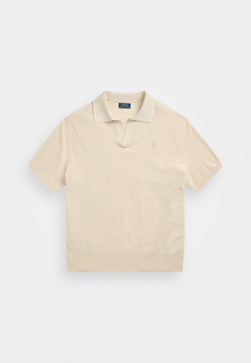 Polo à manches courtes en beige clair avec un tissu texturé, un col contrastant et un petit logo brodé sur la poitrine gauche.