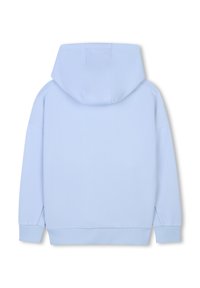 Felpa con cappuccio azzurro chiaro, con orlo e polsini a costine, caratterizzata da una superficie liscia e un design minimalista senza loghi o motivi visibili.