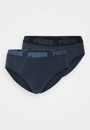 Dos pares de ropa interior de color marino con una cinturilla elástica que presenta el logo de "PUMA". La tela parece suave y transpirable, con un acabado liso.