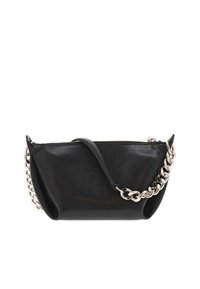 Sac à main en cuir noir avec une forme courbée, doté d'une fermeture éclair, d'une courte poignée et d'une bandoulière en chaîne argentée. Aucuns motifs ni accents visibles.