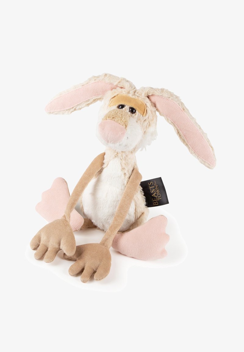 Jouet en peluche lapin avec de longues oreilles tombantes, tissu beige et rose, grandes mains, assis droit avec une étiquette "Beasts Town" sur le côté.