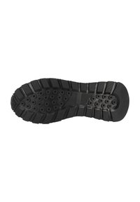 Černá gumová podrážka obuvi s texturovaným povrchem, hlubokými drážkami a kruhovými hroty pro lepší přilnavost. Zpevněná pata a flexibilní design.