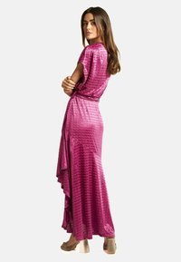 Alma en Pena Vestido largo - fucsia