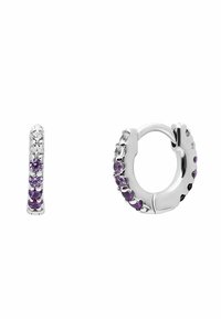 Zilveren creolen met paarse en heldere edelstenen die in een verlooppatroon langs de voorkant zijn gerangschikt voor extra sparkle.