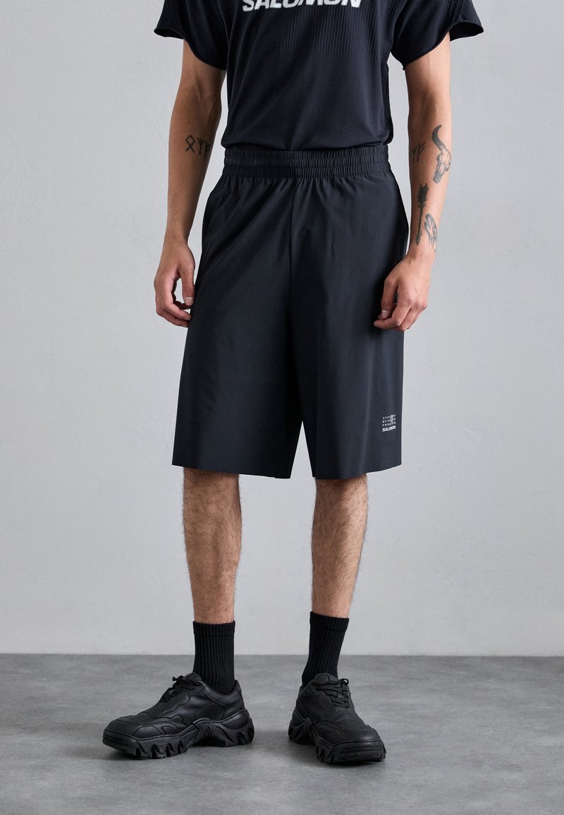MM6 Maison Margiela - MM6 MAISON MARGIELA X SALOMON - Short - deep black, Agrandir