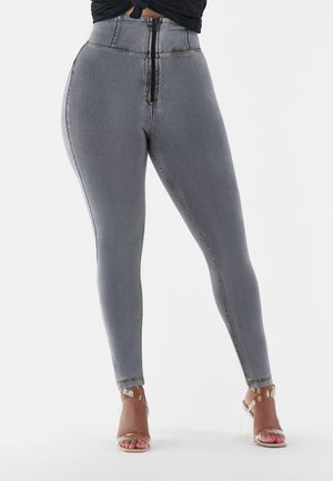 CURVY VITA ALTA  - Pantalones - gray jeans yellow seams