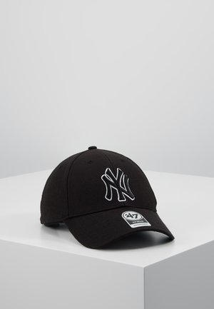 Casquette de baseball noire en tissu, avec un logo brodé des New York Yankees en blanc. Arrière fermé et visière courbée, design simple.