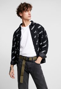 Urban Classics WING BUCKLE BELT - Remen - olive